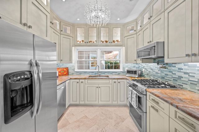 3 Radio Rd, St Augustine, FL 32084