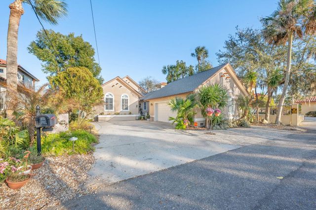 3 Radio Rd, St Augustine, FL 32084