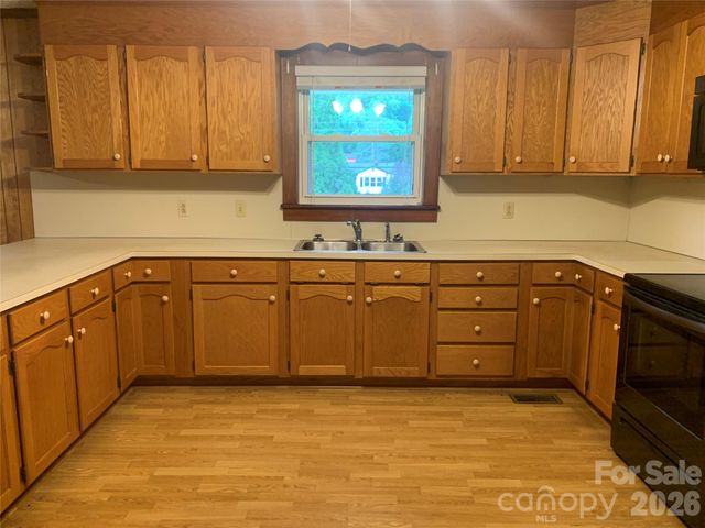 6285 Nc 16 Highway N, Taylorsville, NC 28681