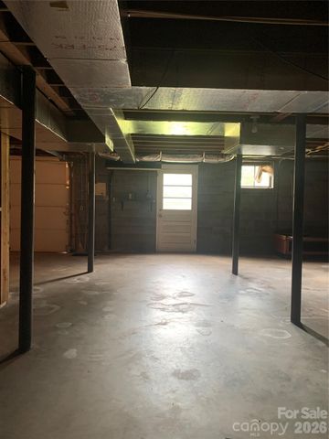 6285 Nc 16 Highway N, Taylorsville, NC 28681