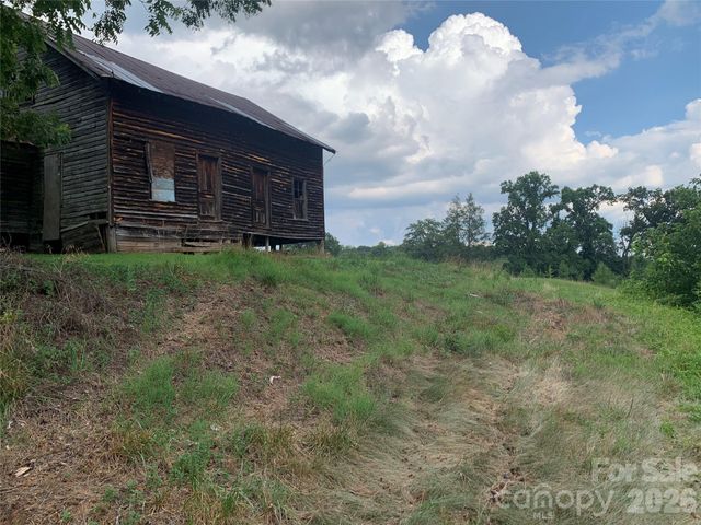 6285 Nc 16 Highway N, Taylorsville, NC 28681