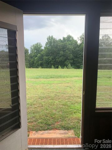 6285 Nc 16 Highway N, Taylorsville, NC 28681