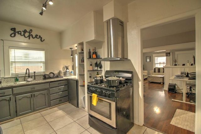 717 2nd St., Modesto, CA 95351