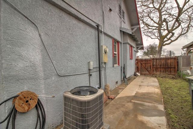 717 2nd St., Modesto, CA 95351