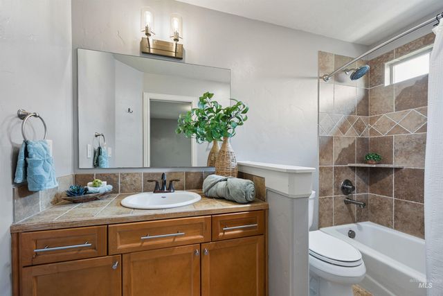 4422 N Mackenzie Lane, Boise, ID 83703