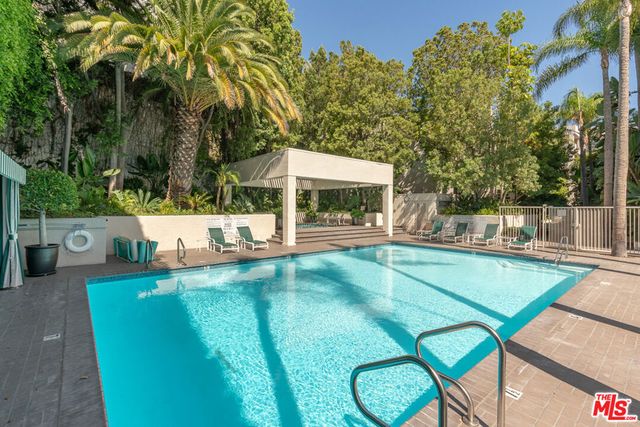 1131 Alta Loma Road 311, West Hollywood, CA 90069
