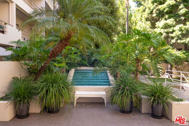 1131 Alta Loma Road 311, West Hollywood, CA 90069