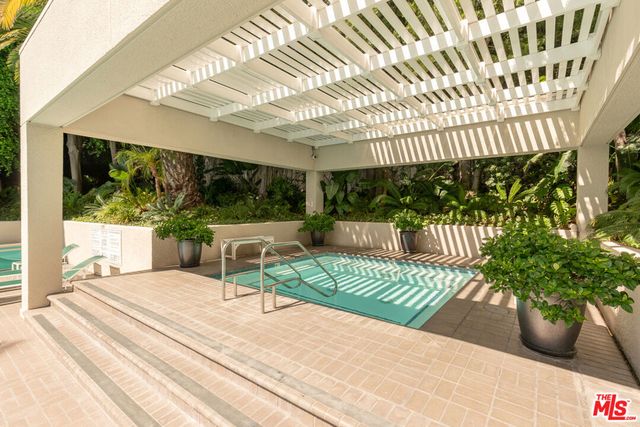 1131 Alta Loma Road 311, West Hollywood, CA 90069