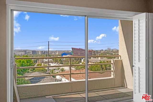 1131 Alta Loma Road 311, West Hollywood, CA 90069