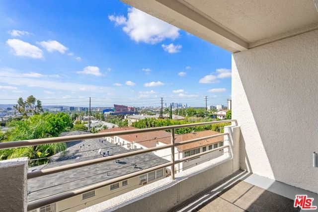 1131 Alta Loma Road 311, West Hollywood, CA 90069