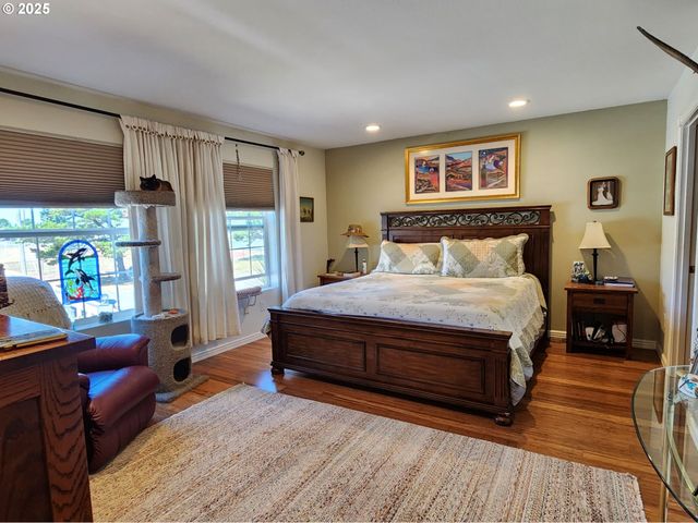 1126 WASHINGTON St, Port Orford, OR 97465