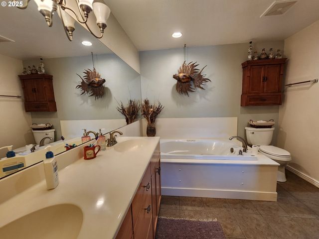 1126 WASHINGTON St, Port Orford, OR 97465