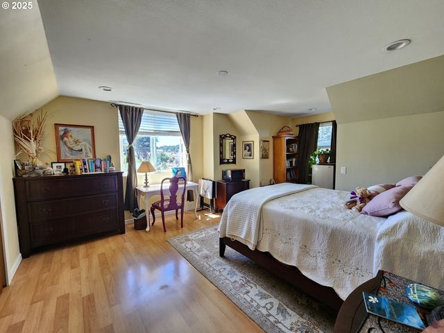 1126 WASHINGTON St, Port Orford, OR 97465