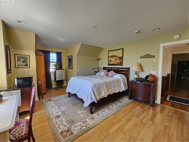 1126 WASHINGTON St, Port Orford, OR 97465