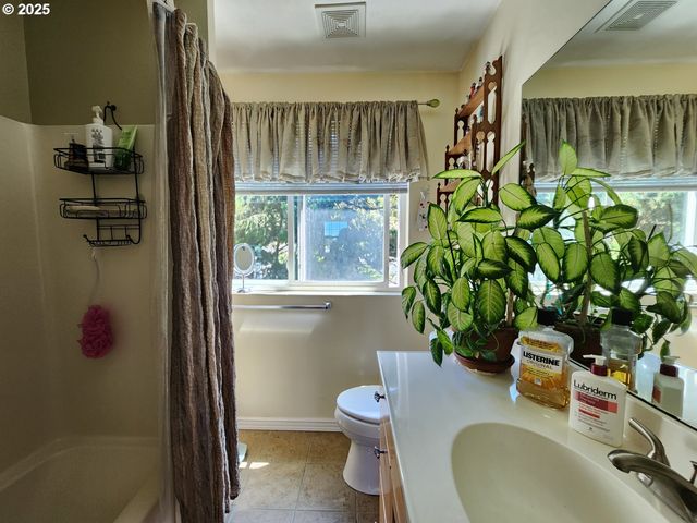 1126 WASHINGTON St, Port Orford, OR 97465