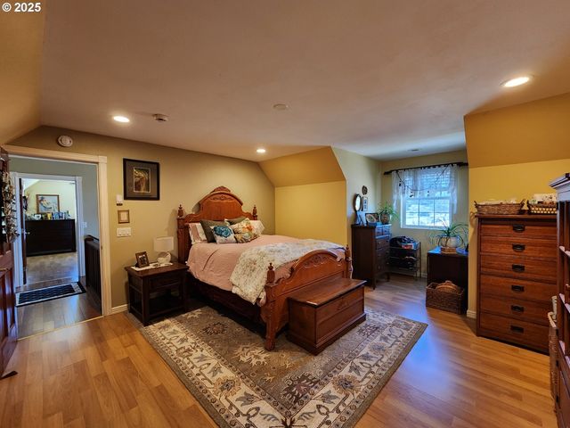 1126 WASHINGTON St, Port Orford, OR 97465