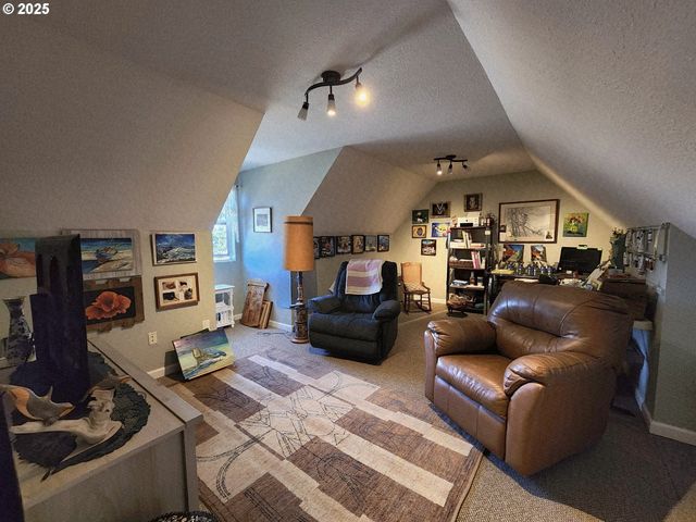 1126 WASHINGTON St, Port Orford, OR 97465