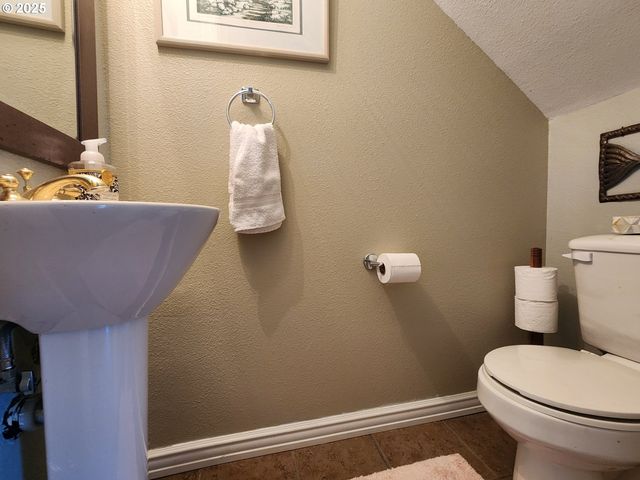 1126 WASHINGTON St, Port Orford, OR 97465