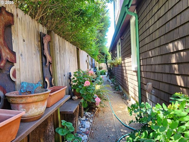 1126 WASHINGTON St, Port Orford, OR 97465