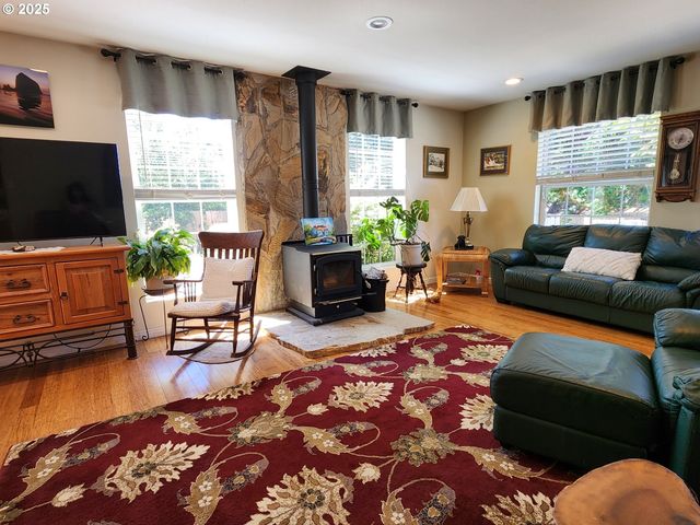 1126 WASHINGTON St, Port Orford, OR 97465