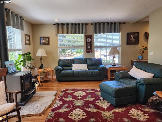1126 WASHINGTON St, Port Orford, OR 97465