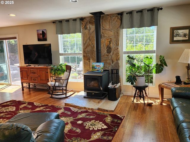 1126 WASHINGTON St, Port Orford, OR 97465