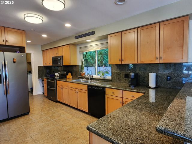 1126 WASHINGTON St, Port Orford, OR 97465