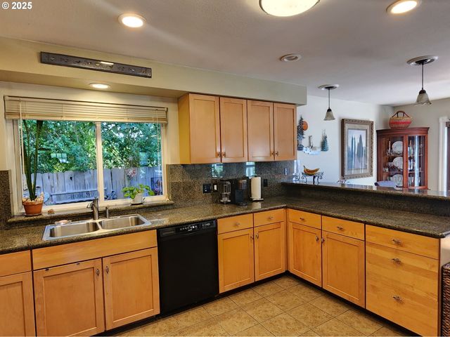 1126 WASHINGTON St, Port Orford, OR 97465
