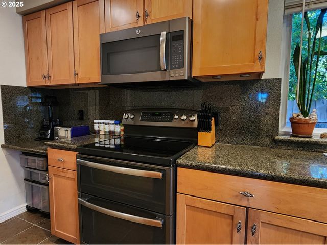 1126 WASHINGTON St, Port Orford, OR 97465