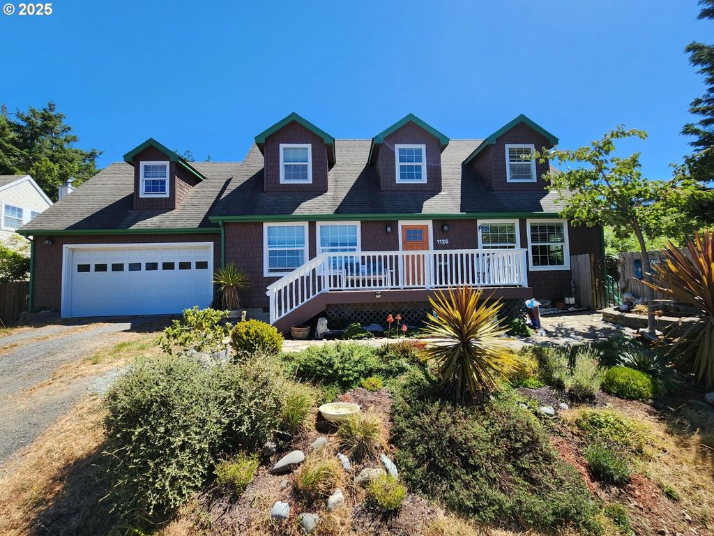 1126 WASHINGTON St, Port Orford, OR 97465