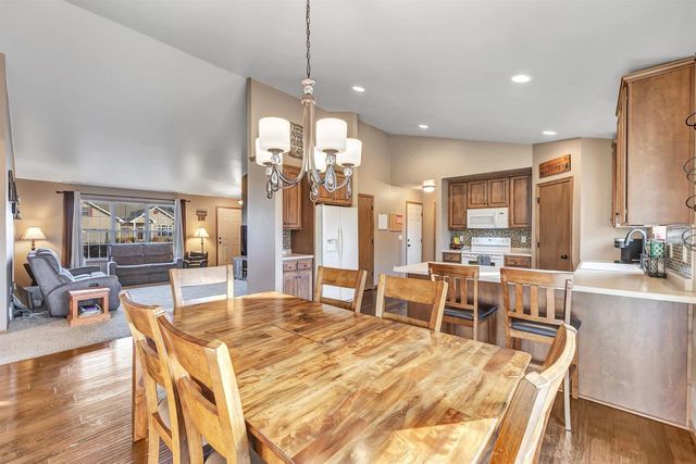 2937 YELLOW JASMINE WAY, Green Bay, WI 54313