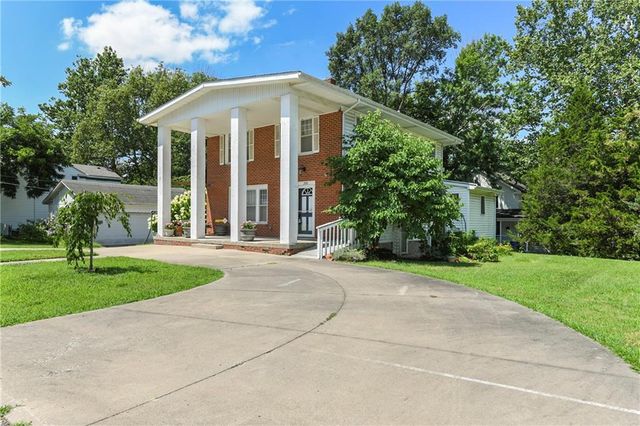 200 SW Madison Street, Lee's Summit, MO 64063