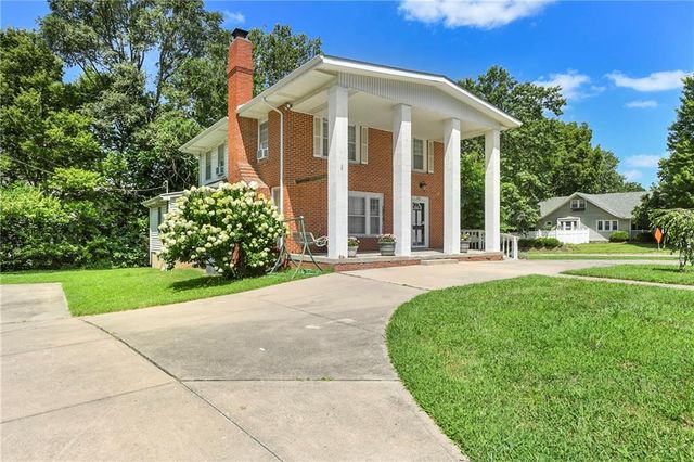 200 SW Madison Street, Lee's Summit, MO 64063