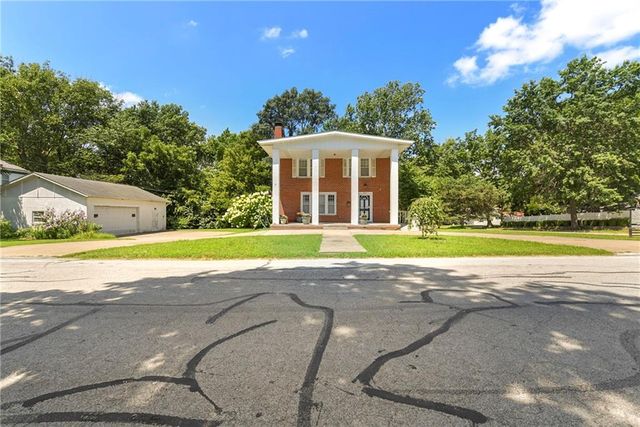200 SW Madison Street, Lee's Summit, MO 64063