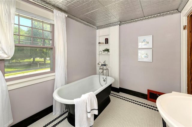 200 SW Madison Street, Lee's Summit, MO 64063