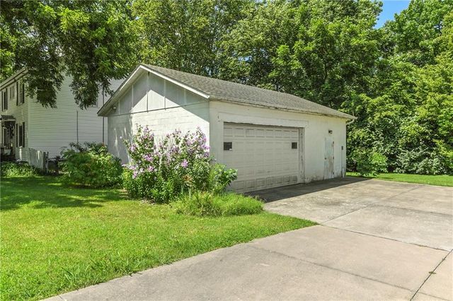 200 SW Madison Street, Lee's Summit, MO 64063