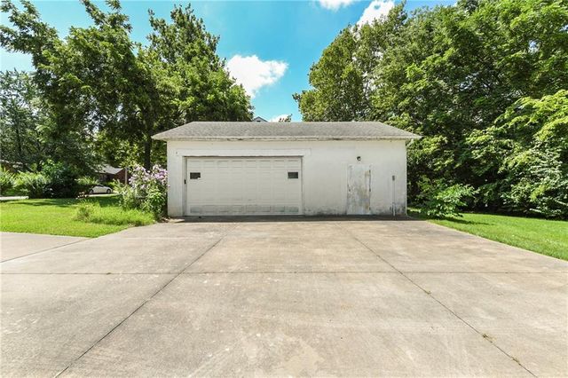 200 SW Madison Street, Lee's Summit, MO 64063