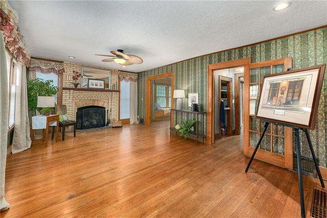 200 SW Madison Street, Lee's Summit, MO 64063