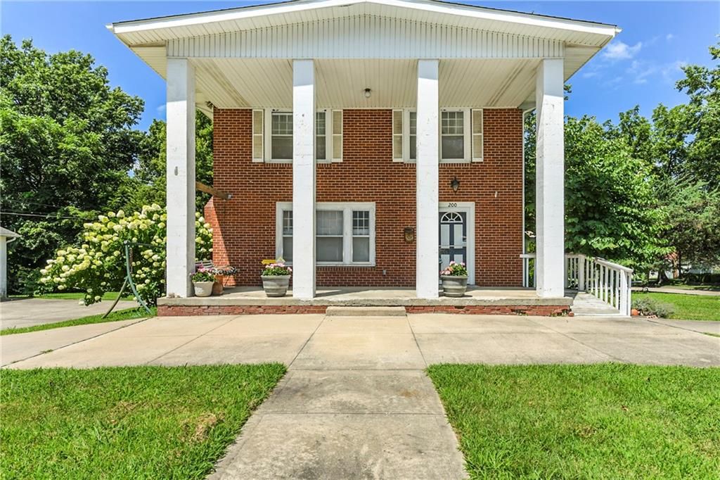 200 SW Madison Street, Lee's Summit, MO 64063