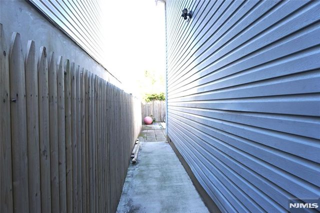 399 6th Street, Newark, NJ 07103