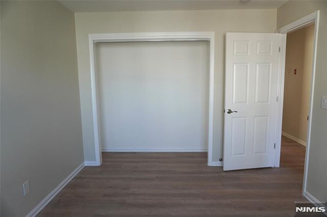 399 6th Street, Newark, NJ 07103