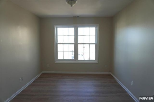 399 6th Street, Newark, NJ 07103