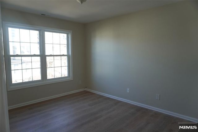 399 6th Street, Newark, NJ 07103