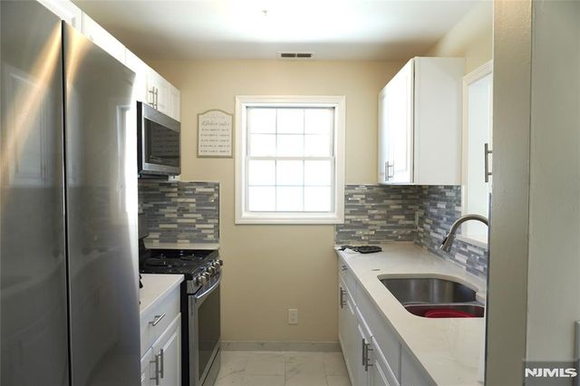 399 6th Street, Newark, NJ 07103