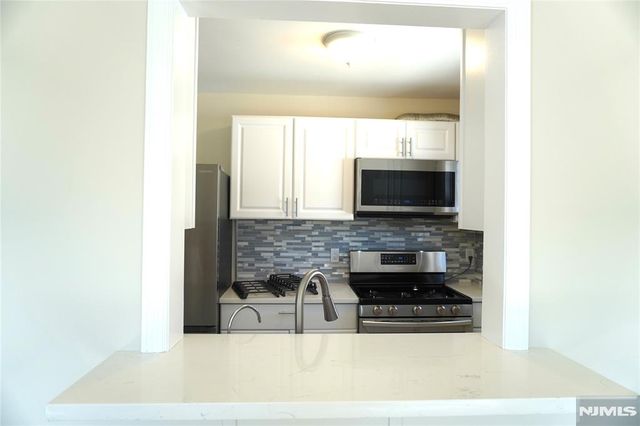 399 6th Street, Newark, NJ 07103