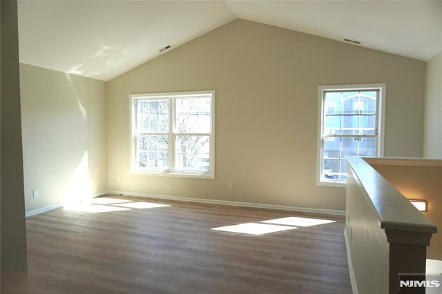 399 6th Street, Newark, NJ 07103