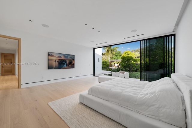 7051 SW 69th Ave, South Miami, FL 33143