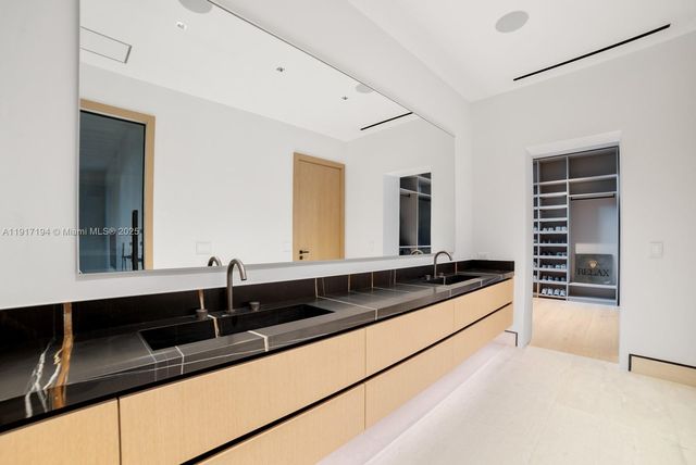 7051 SW 69th Ave, South Miami, FL 33143