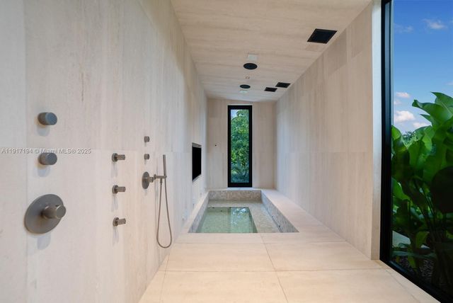 7051 SW 69th Ave, South Miami, FL 33143