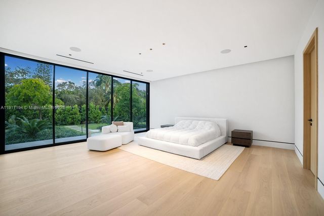 7051 SW 69th Ave, South Miami, FL 33143